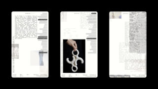 Drei vertikal ausgerichtete digitale Modelle zeigen abstrakte Weblayouts mit Text und Bildern in Graustufen; das mittlere Modell zeigt eine Hand, die ein skulpturales, weißes, röhrenförmiges Objekt hält.