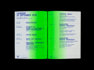 Offenes Veranstaltungsprogramm mit einem Zeitplan für Donnerstag, den 26. September 2019, mit einer Auflistung der Sitzungen zu Registrierung, Keynotes, gesellschaftlichen Auswirkungen und der Entwicklung digitaler Pädagogik.