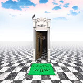 Auf einem karierten Boden unter blauem Himmel steht ein Türrahmen mit einer Krähe darauf. Am Eingang liegt eine grüne Matte mit der Aufschrift „Willkommen auf der dunklen Seite“.