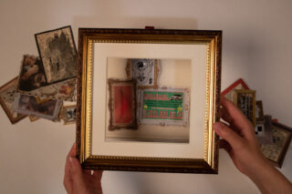 Bilderrahmen mit kleineren Bilderrahmen im Bild und im Hintergrund.