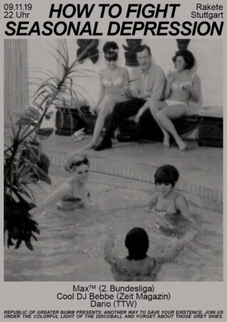 Schwarzweißfoto von Menschen, die um einen Pool herum sitzen und stehen, überlagert mit Veranstaltungsdetails für eine Party mit dem Titel „So bekämpfen Sie saisonale Depressionen“ im Rakete Stuttgart.