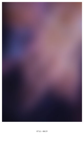 Ein verschwommenes, abstraktes Bild in Lila- und Beigetönen. Unter dem Bild steht der Text: „07:11 – 08:35“.