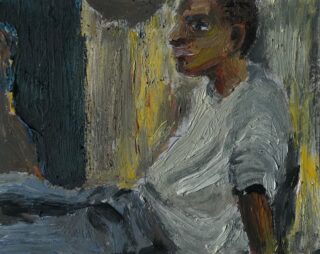 Ein abstraktes Ölgemälde zeigt eine sitzende Person in einem weißen Hemd vor einem gelb-grauen strukturierten Hintergrund.