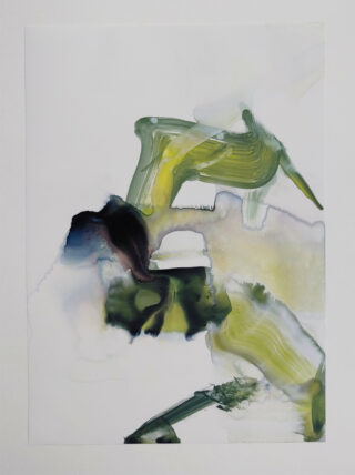 Abstraktes Gemälde mit breiten, geschichteten Strichen in Grün, Gelb und Schwarz auf weißem Hintergrund, die einen strukturierten und durchscheinenden Effekt erzeugen.