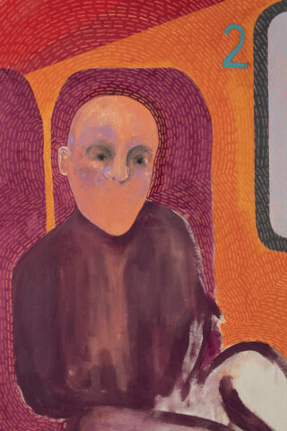 Vor einem Hintergrund aus orangefarbenen und roten Mustern ist ein stilisiertes Gemälde einer gesichtslosen, kahlköpfigen Figur in dunkler Kleidung zu sehen, in der oberen rechten Ecke befindet sich die Zahl 2.