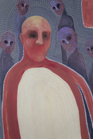 Ein Gemälde einer kahlen, rothäutigen Figur mit dunklen Augen, umgeben von mehreren schattenhaften, geisterhaften Gesichtern auf einem strukturierten blauen Hintergrund.