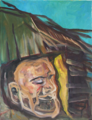 Ein abstraktes Gemälde zeigt ein Gesicht mit übertriebenen Gesichtszügen neben eckigen Holzstrukturen unter einem strahlend blauen Himmel.