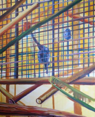 Gemälde von zwei blauen Affen hinter einem Gitter aus sich kreuzenden Stangen und Balken in Gelb- und Brauntönen, das ein Gefühl der Abgeschlossenheit hervorruft.