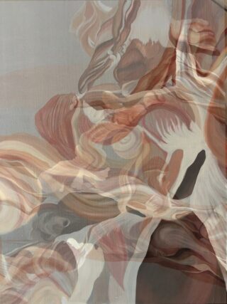 Abstraktes Gemälde mit fließenden, geschichteten Formen in gedämpften Braun-, Beige- und Weißtönen, die ein Gefühl organischer Bewegung und Textur erzeugen.