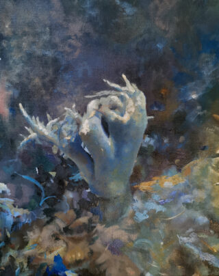 Ein Gemälde zeigt eine Unterwasserszene mit einer weißen Korallenstruktur inmitten dunkelblauen und grünen Wassers und abstrakten Formen.