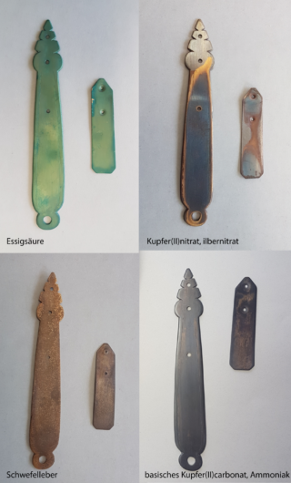 Vier Paare von Metallstreifen, die mit unterschiedlichen Substanzen behandelt wurden. Jedes Paar weist unterschiedliche Farb- und Oberflächenveränderungen auf. Beschriftungen: Essigsäure, Kupfer(II)nitrat/Ilbernitrat, Schwefelleber, basisches Kupfer(II)carbonat/Ammoniak.