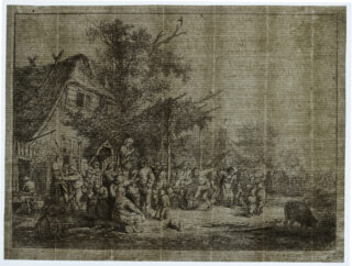 Schwarzweiß-Radierung einer geschäftigen Dorfszene mit Menschen, die sich in der Nähe von Hütten versammelt haben, Bäumen im Hintergrund und einem laufenden Schwein im Vordergrund.