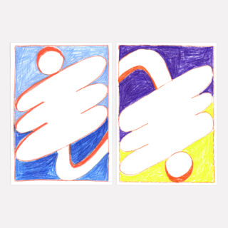 Zwei abstrakte Zeichnungen mit kräftigen, geschwungenen weißen Formen mit roter Umrandung, jeweils auf einem farbigen Hintergrund – einer blau, der andere violett und gelb – mit jeweils einem Kreis oben links und unten rechts.