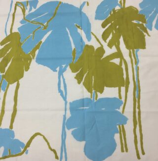 Abstraktes Muster mit großen blauen und olivgrünen Blattformen mit Stielen auf weißem Hintergrund.