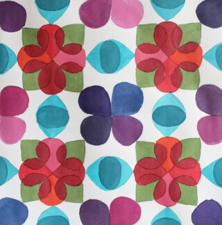 Ein geometrisches Muster mit überlappenden Formen in Rot, Grün, Blau und Lila, die ein symmetrisches, gekacheltes Design auf weißem Hintergrund bilden.