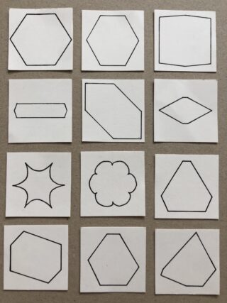 Zwölf weiße Karten, jede mit einer anderen geometrischen oder abstrakten Form mit schwarzem Rand, angeordnet in einem 3x4-Raster auf neutralem Hintergrund.
