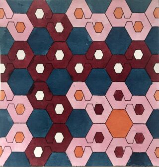 Ein geometrisches Muster aus Sechsecken in den Farbtönen Rosa, Rot, Blau, Orange und Creme, das ein sich wiederholendes, miteinander verbundenes Design erzeugt.