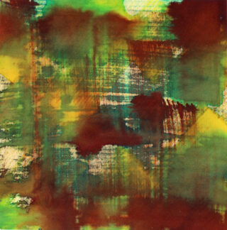 Abstraktes Gemälde mit überlappenden grünen, gelben und rotbraunen Aquarellfarben mit sichtbaren Pinselstrichen und strukturierten Bereichen.