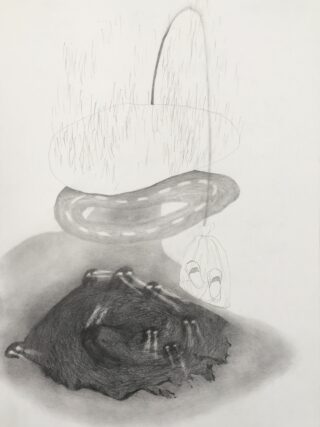 Abstrakte Bleistiftzeichnung mit einem dunklen, strukturierten Hügel unten, einer transparenten ovalen Form darüber und einer schwachen Skizze einer Plastiktüte mit in der Mitte aufgehängten Objekten.