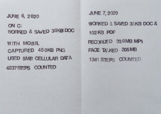 Ein getipptes Protokoll auf weißem Papier zeigt die täglichen Aktivitäten vom 6. und 7. Juni 2020, darunter Dateispeicherungen, mobile Datennutzung, gezählte Schritte und aufgezeichnete Medien.