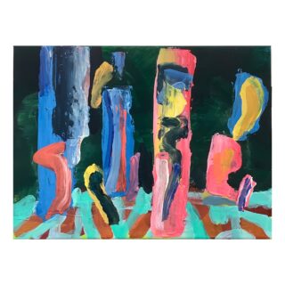 Abstraktes Gemälde mit hohen, farbenfrohen vertikalen Formen in Blau-, Rosa- und Gelbtönen, mit kräftigen Pinselstrichen und einem dunkelgrünen Hintergrund.