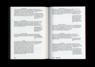 Ein aufgeschlagenes Buch zeigt auf den Seiten 226 und 227 zwei Seiten mit biografischen Texteinträgen in deutscher Sprache, die jeweils zweispaltig pro Seite formatiert sind.