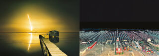 Geteiltes Bild: Die linke Seite zeigt einen hellen Raketenstart über ruhigem Wasser mit einem Pier und einer kleinen Hütte; die rechte Seite zeigt Reihen bunter Zelte und Stände bei Nacht.