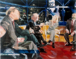 Eine gemalte Darstellung von vier Personen in Abendgarderobe, die in einer Fernseh-Talkshow diskutieren, während durch große Fenster die Lichter der Stadt sichtbar sind.