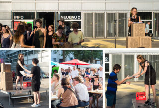 Eine Frau steht an einem aus Kisten bestehenden Podium und spricht zu einer Menschenmenge im Freien. Weitere Bilder zeigen, wie sie in einer belebten öffentlichen Umgebung Gegenstände an einzelne Personen verteilt.