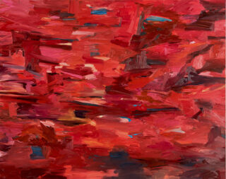 Abstraktes Gemälde mit kräftigen, überlappenden Pinselstrichen in verschiedenen Rottönen, mit gelegentlichen Anklängen von Schwarz, Braun und Blau.