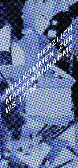Blau getönte Grafik mit deutschem Text: „Herzlich willkommen zur Mappenannahme WS 17/18“, diagonal überlagert auf einem abstrakten Hintergrund.
