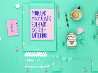 Eine flache Anordnung von Schreibwaren, einer Kaffeetasse und einem Zahnmodell auf einem mintgrünen Hintergrund mit einem Notizbuch mit der Aufschrift „Modular Minimalistic Eco+Fair Sketch+Notebook“.