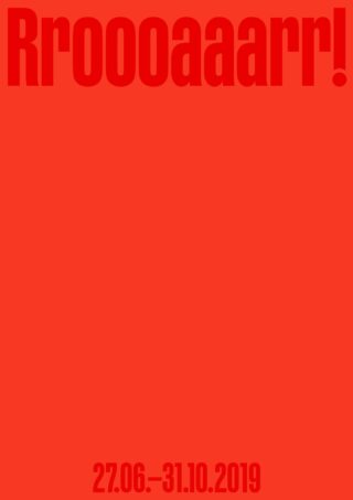 Rotes Plakat mit großem fettem Text oben mit der Aufschrift „Rroooaarr!“ und kleinerem Text unten mit den Daten „27.06.–31.10.2019“.