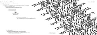 Der schwarze Text „Spaces of Difference“ und „Visionen der Räume“ wird diagonal auf weißem Hintergrund wiederholt, mit zusätzlichen Veranstaltungs- und Sponsorendetails auf der linken und rechten Seite.