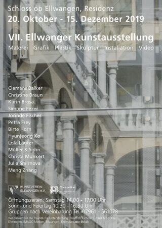 Plakat für die VII. Ellwanger Kunstausstellung im Schloss ob Ellwangen, Deutschland, mit Auflistung der Künstler und Veranstaltungsdaten, im Hintergrund die Bögen und Geländer des Schlosses.