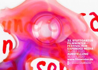 Abstrakter roter und violetter Aquarellhintergrund mit weißer Textüberlagerung kündigt das 33. Stuttgarter Filmwinter-Festival für erweiterte Medien an, das im Januar 2020 stattfindet.