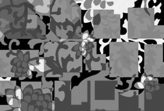 Schwarz-weißes Blumenmuster mit rechteckigen und quadratischen Blöcken, die Teile des Bildes überlagern und so einen fragmentierten Effekt erzeugen.