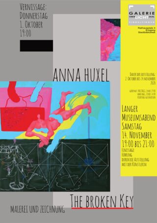 Ausstellungsplakat für Anna Huxels „Der abgebrochene Schlüssel“ mit abstraktem Kunstwerk mit Figuren und Veranstaltungsdetails auf Deutsch in der Galerie Oberlichtsaal.