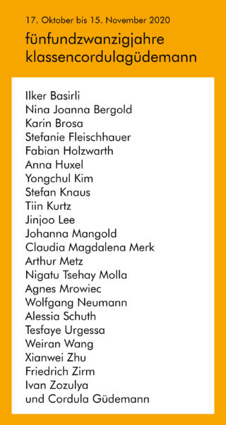 Gelbes Plakat mit Personennamen und Ausstellungsdaten mit dem Titel „fünfundzwanzigjahre klassencordulagüdemann“ vom 17. Oktober bis 15. November 2020.