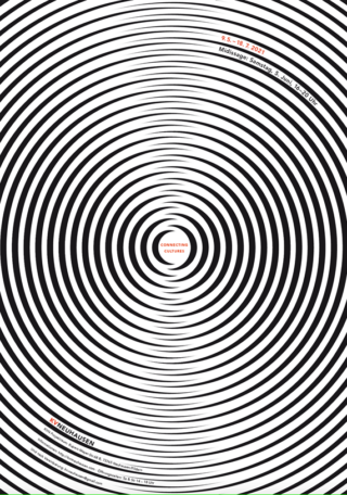 Poster mit konzentrischen Kreisen in Schwarz und Weiß, in der Mitte steht der Text „CONNECTING CULTURES“ und in den Ecken rot hervorgehobene Veranstaltungsinformationen.