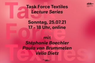 Veranstaltungsflyer zur „Task Force Textiles Lecture Series“ am Sonntag, 25. Juli 2021, von 17:00 bis 18:00 Uhr online, mit Stéphanie Baechler, Paula van Brummelen und Velia Dietz.