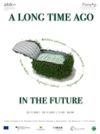 Ausstellungsplakat mit einem mit grünem Gras bedeckten Sarg, Namen und Veranstaltungsdetails für „A Long Time Ago In The Future“, das vom 23. bis 25. November 2021 in Stuttgart stattfindet.