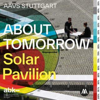 Zwei Personen sitzen und stehen neben weißen Bänken auf einer gittergemusterten Außenfläche, die mit bunten Grafiken und Texten zur Veranstaltung „About Tomorrow Solar Pavilion“ in Stuttgart überlagert ist.