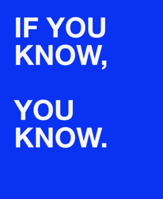 Weißer Text auf blauem Hintergrund lautet: „WENN DU ES WISST, WISST DU ES.“.