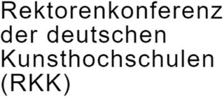 Textlogo mit der Aufschrift „Rektorenkonferenz der deutschen Kunsthochschulen (RKK)“ in schwarzer Schrift auf weißem Hintergrund.