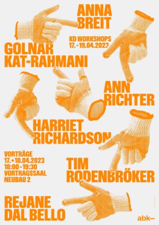 Poster mit sechs orangefarbenen, behandschuhten Händen, die in verschiedene Richtungen zeigen, umgeben von Namen und Veranstaltungsdetails für die KD-Workshops vom 17. bis 19. April 2023 im abk.