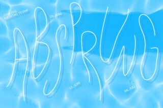 Blauer Hintergrund mit Wasserwelleneffekt, überlagert mit dem großen weißen Text „ABSPRUNG“ und einem kleinen weißen Text mit deutschen Daten und Uhrzeiten: 20. Juni, 27. Juni, 04. Juli, Dienstag 19 Uhr.