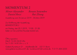 Rote Ausstellungseinladung für „MOMENTUM 2“ mit Künstlernamen, Veranstaltungsdaten (26. Januar – 30. März 2019), Eröffnungsdetails und Galerieinformationen in deutscher Sprache.