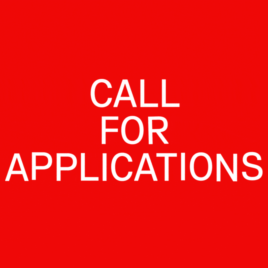 Auf dem leuchtend roten Hintergrund steht in weißem Text in Großbuchstaben „CALL FOR APPLICATIONS“.