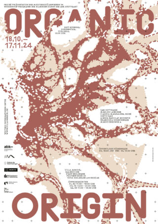 Plakat zur Ausstellung „Organic Origin“ mit abstrakten, zellenartigen Mustern in Beige und Braun, Veranstaltungsdaten (18.10.–17.11.24) sowie Angaben zum Ort und den Teilnehmern in Stuttgart.
